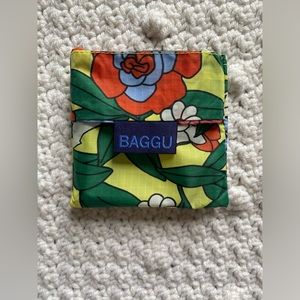 baggu baby rose hen